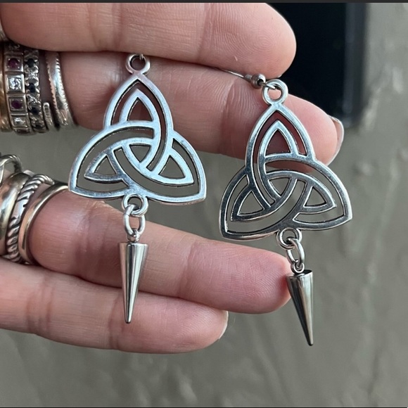 Celtic knot with silver spikes set ( necklace + earrings ) Celt goth triquetra - Picture 3 of 7